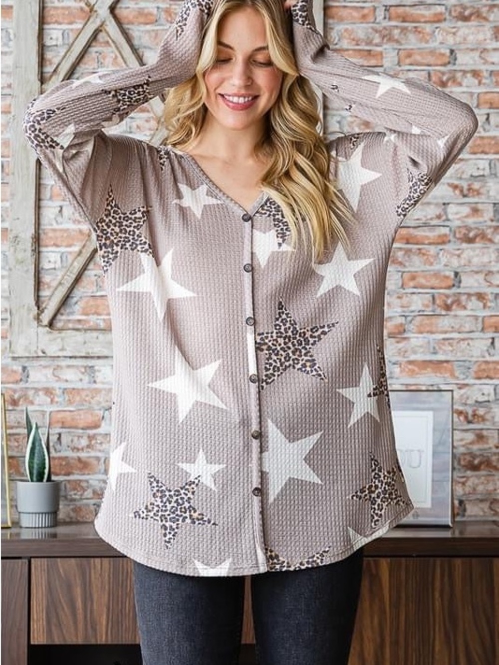 Plus Size XXXL Taupe Star Print Button-Front Long Sleeve Top - Picture 2 of 7
